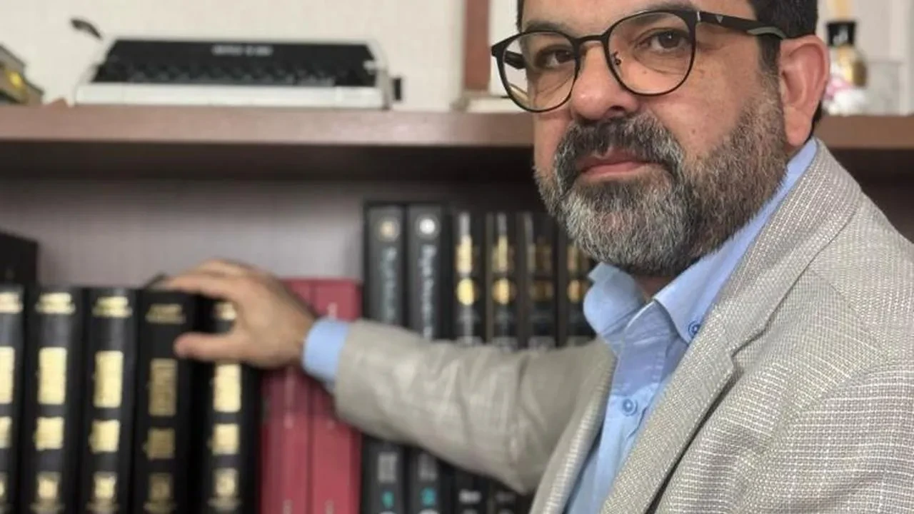 M. Ali Köseoğlu'nun yeni romanı "Araf'ta yahut Arasta": Tarihte bir yolculuğa çıkmaya hazırlanın