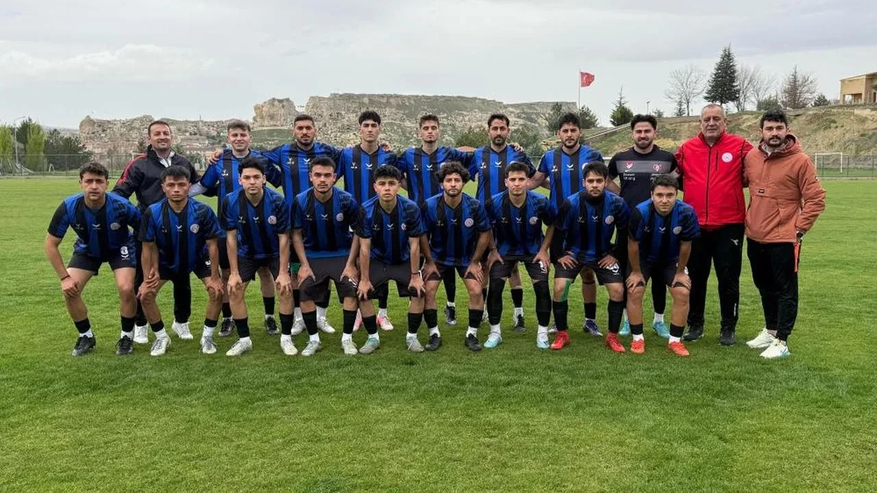 Niğde Gençlik ve Spor İl Müdürlüğü’nden tarih yazan genç futbolculara kutlama! Şampiyonluk coşkusu yaşanıyor