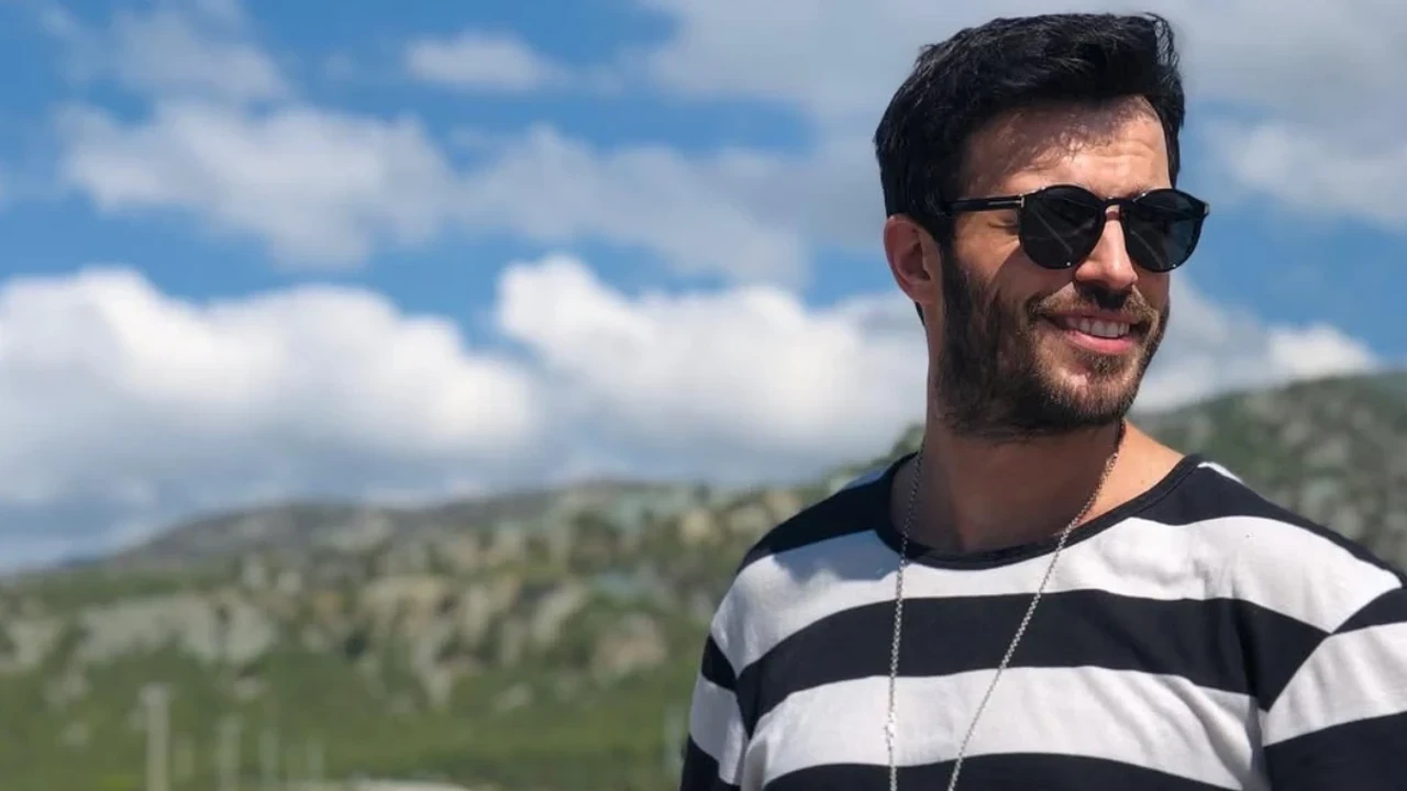 Emre Taşkıran, Adile Naşit'in hayatını konu alan filmde Kartal Tibet rolüyle dikkat çekiyor