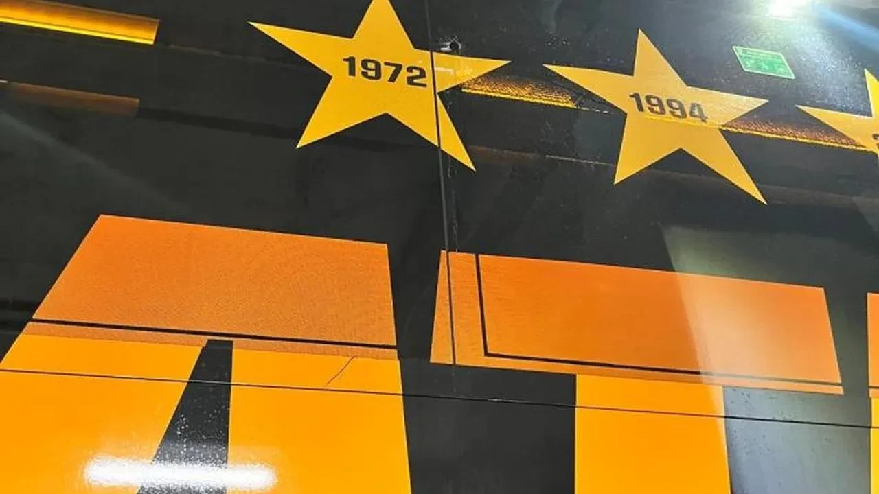 Galatasaray otobüsüne Gürsel Aksel Stadı'nda çirkin saldırı