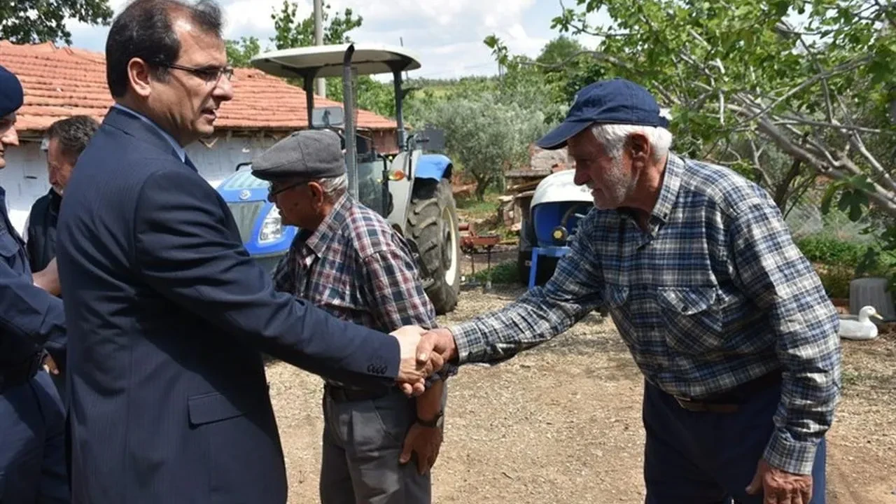 Kaymakam Güldoğan, Salihli mahallelerinde vatandaşların taleplerini dinleyerek yerinde çözümler arıyor