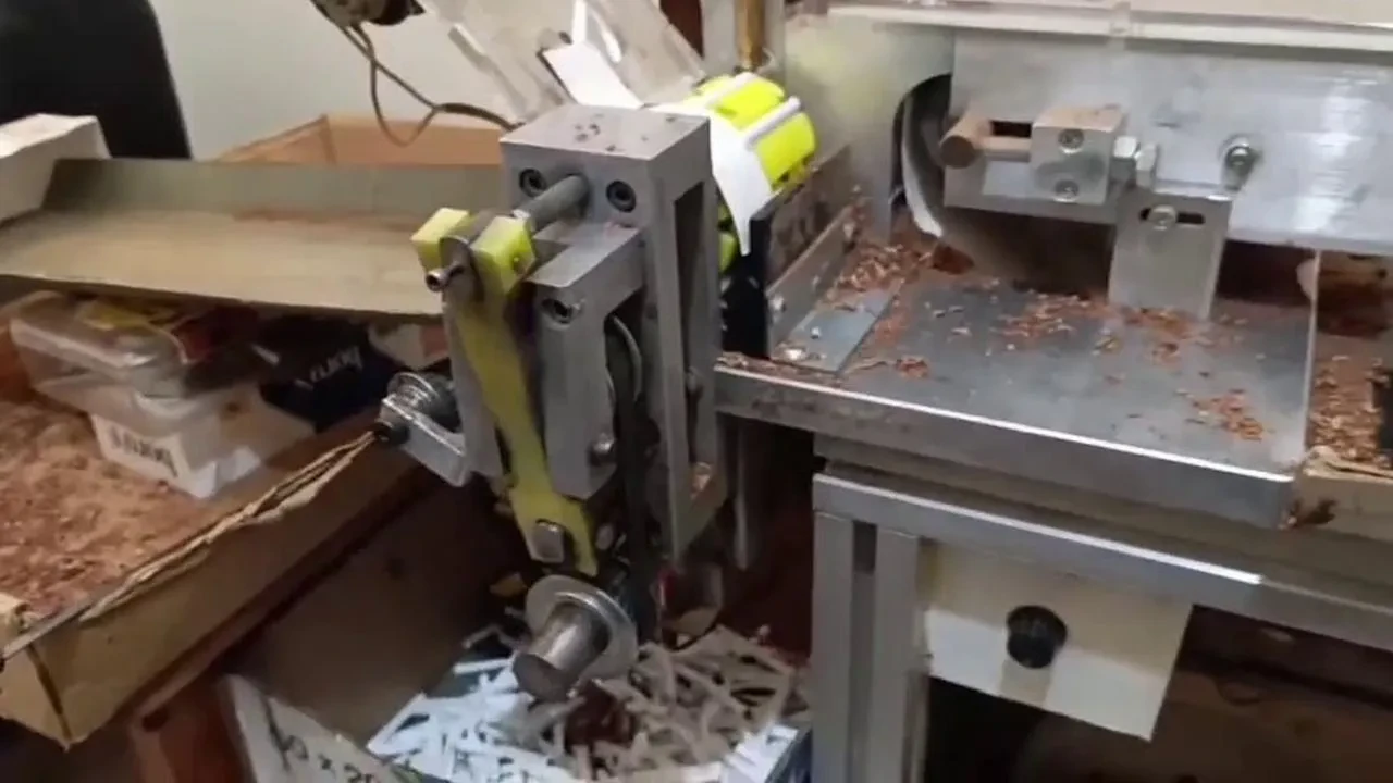 Sivas’ta Kaçak Sigara Üretim Deposuna Baskın