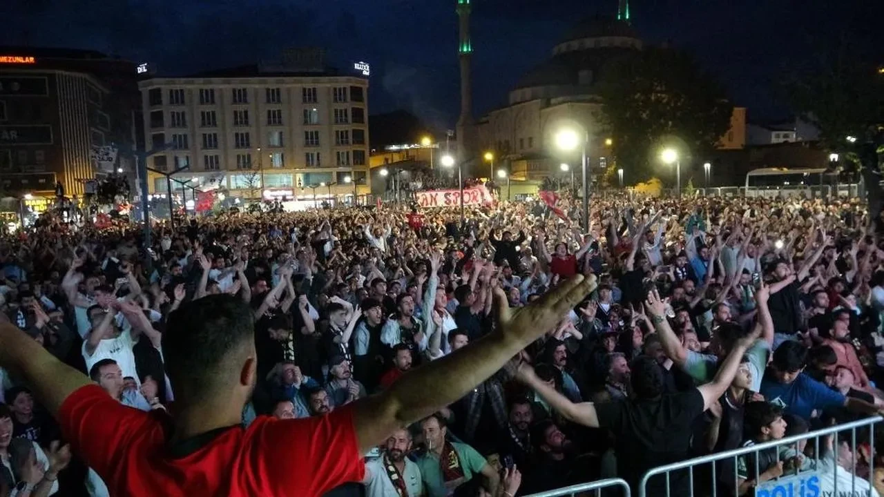 Elazığspor ve Vanspor maçı olaylar nedeniyle yarıda kaldı