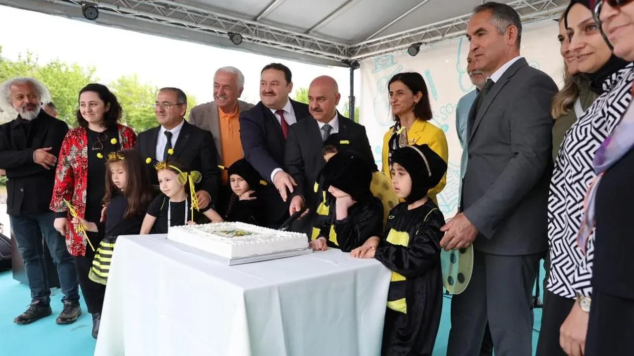 Dünya Arı Günü Resim Yarışması'nda minik ressamlardan büyük başarı