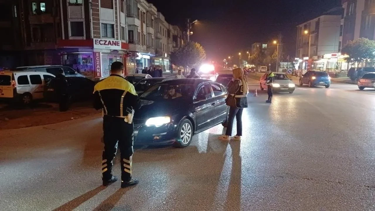 Düzce'de büyük operasyon! 60 kişi yakalandı, ruhsatsız silahlar ele geçirildi