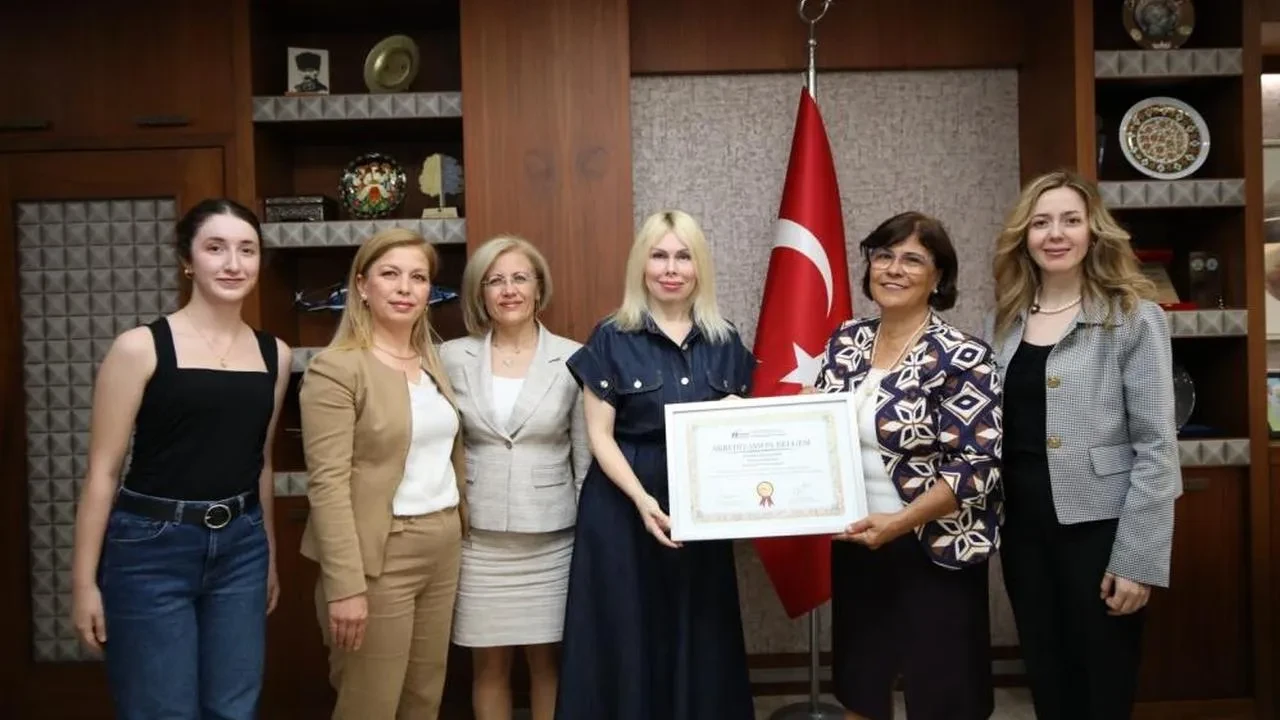 Akdeniz Üniversitesi Hemşirelik Fakültesi'ne 5 yıllık akreditasyon müjdesi!