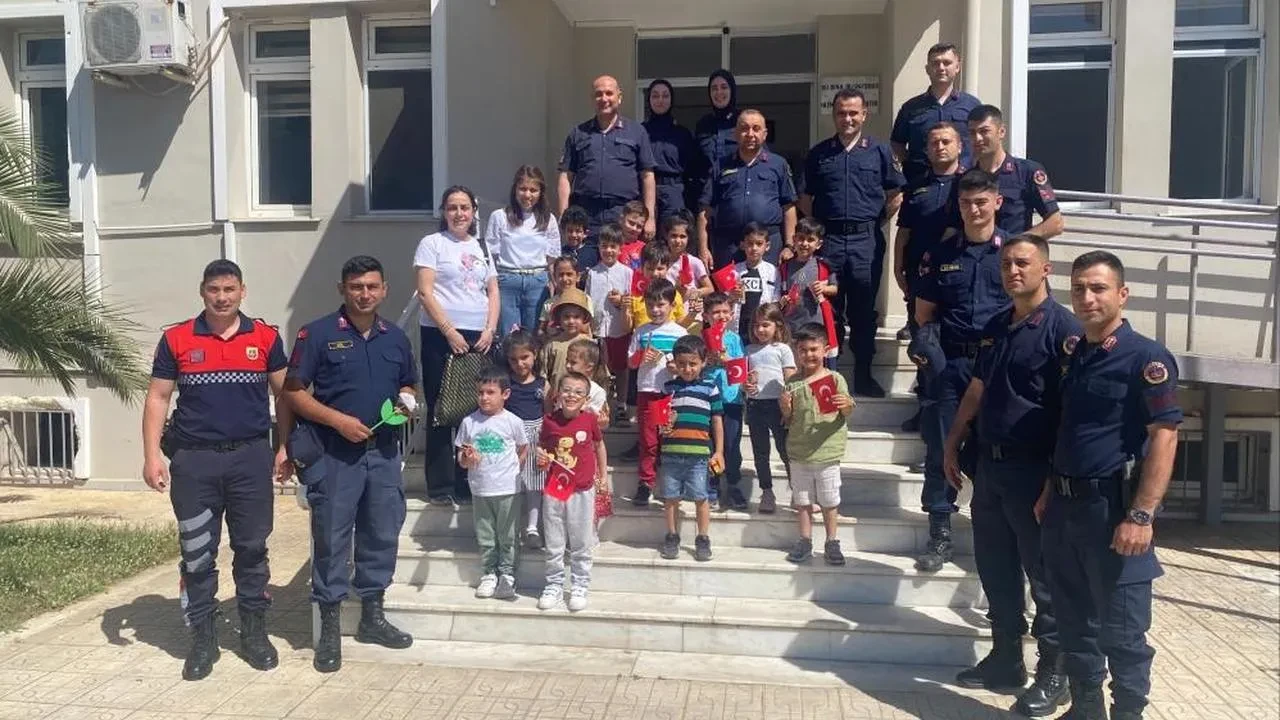 Atça Cumhuriyet Anaokulu öğrencileri jandarmayı ziyaret etti