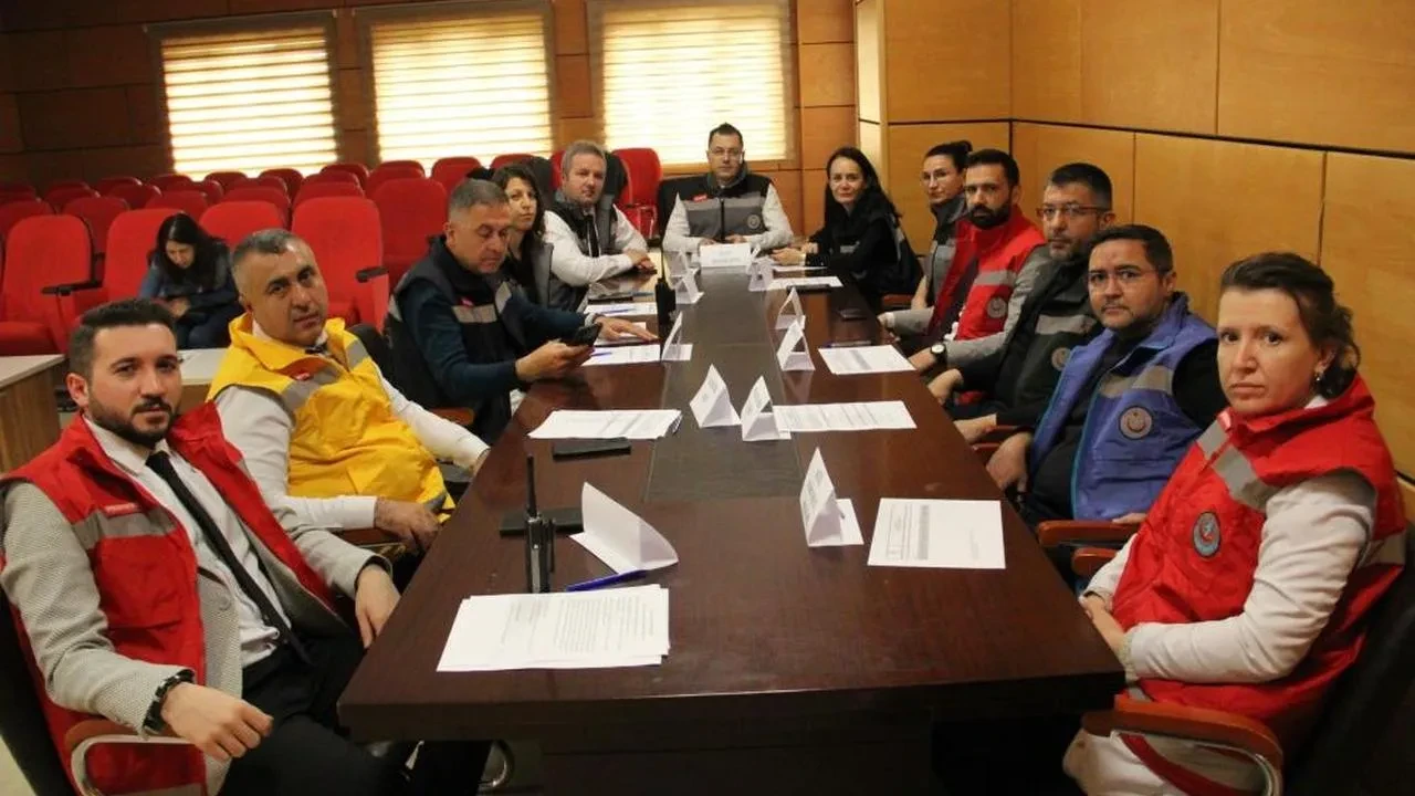 Devlet hastanesi’nde gerçekçi yangın tatbikatı: Afyonkarahisar devlet hastanesi’nde yangın tatbikatı gerçekleştirildi