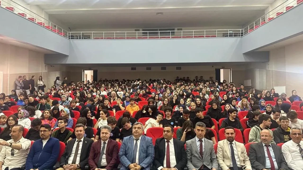 Afyonkarahisar'ı Keşfet yarışmasında öğrenciler kültür için yarıştı