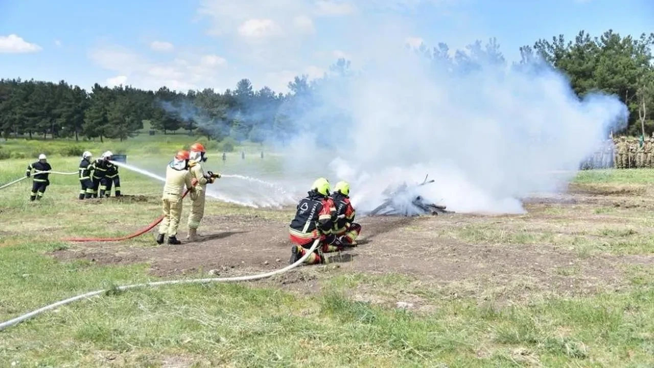 Balıkesir'de yangınla mücadelede yeni bir dönem: İtfaiye, asker ve orman itfaiyecilerine eğitim verildi