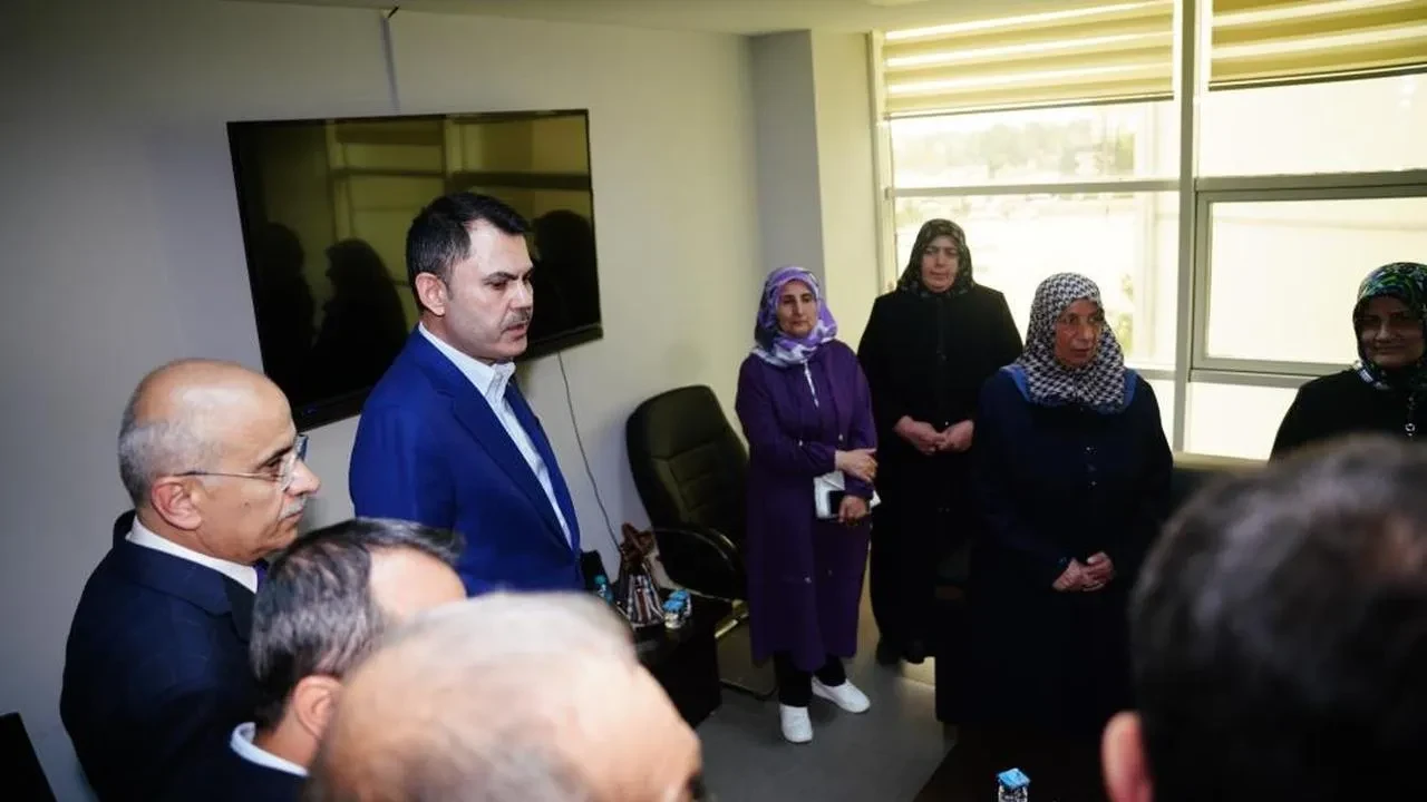 Bakan Kurum: "Son yuvamız teslim edilinceye kadar burada olmaya devam edeceğiz"