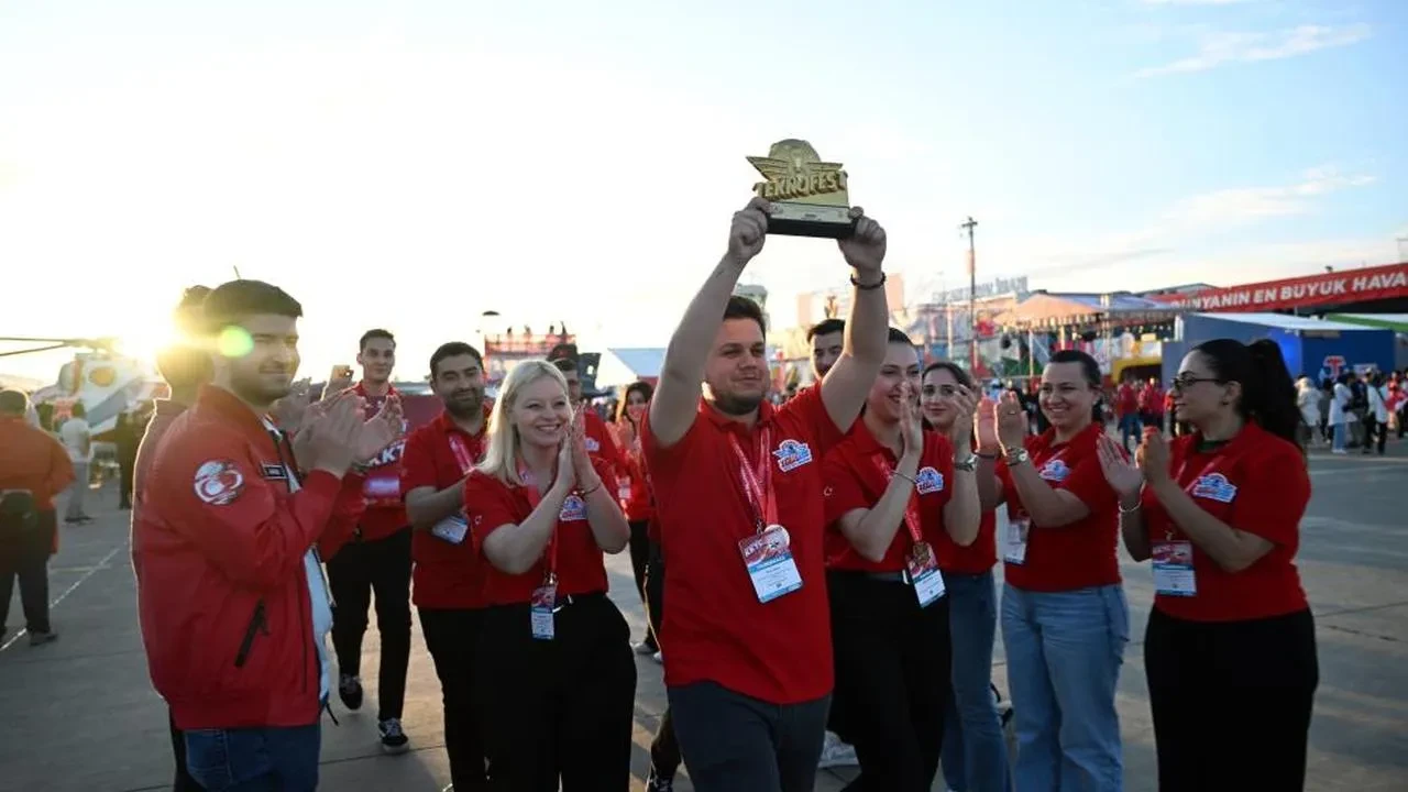 Manisa Celal Bayar Üniversitesi'nden öğrencilerden dev başarı: Çevre dostu balıkçı ağıyla TEKNOFEST'te birincilik geldi