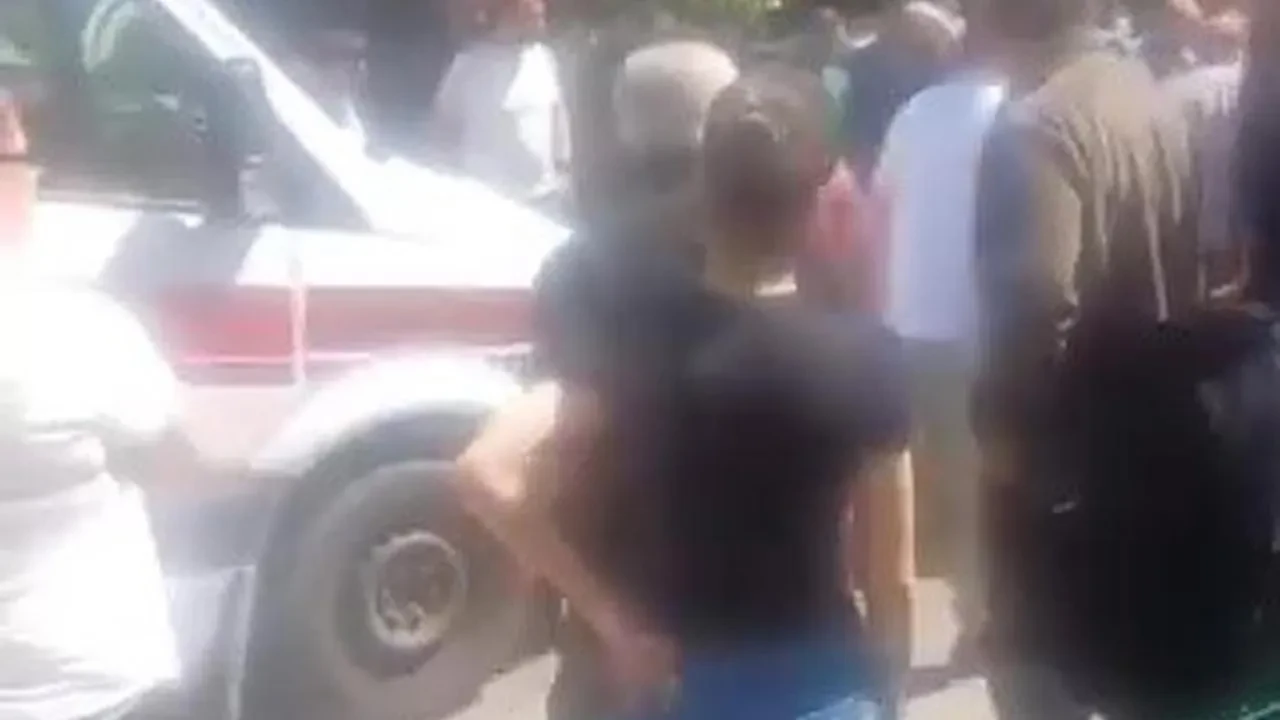 Ataşehir'de İki Çocuğa Araç Çarptı