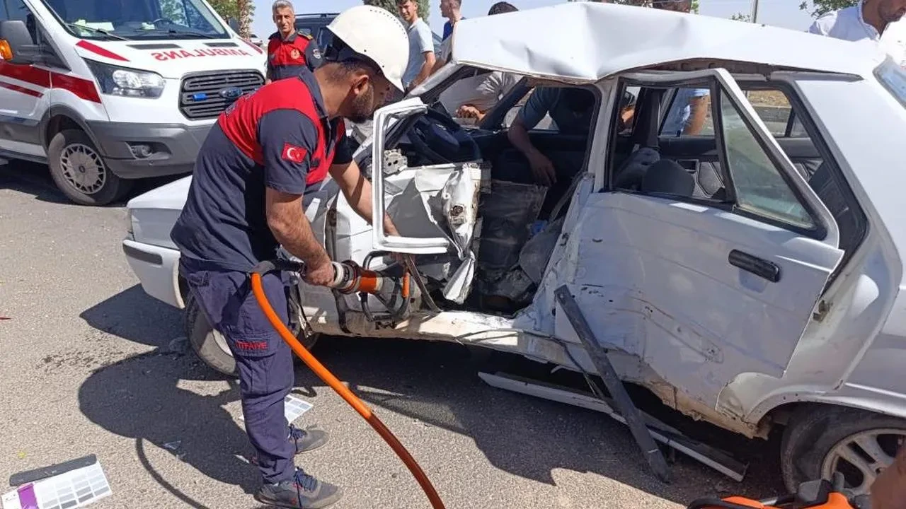 ŞanlıurfaMardin yolunda zincirleme kaza: 2 yaralı