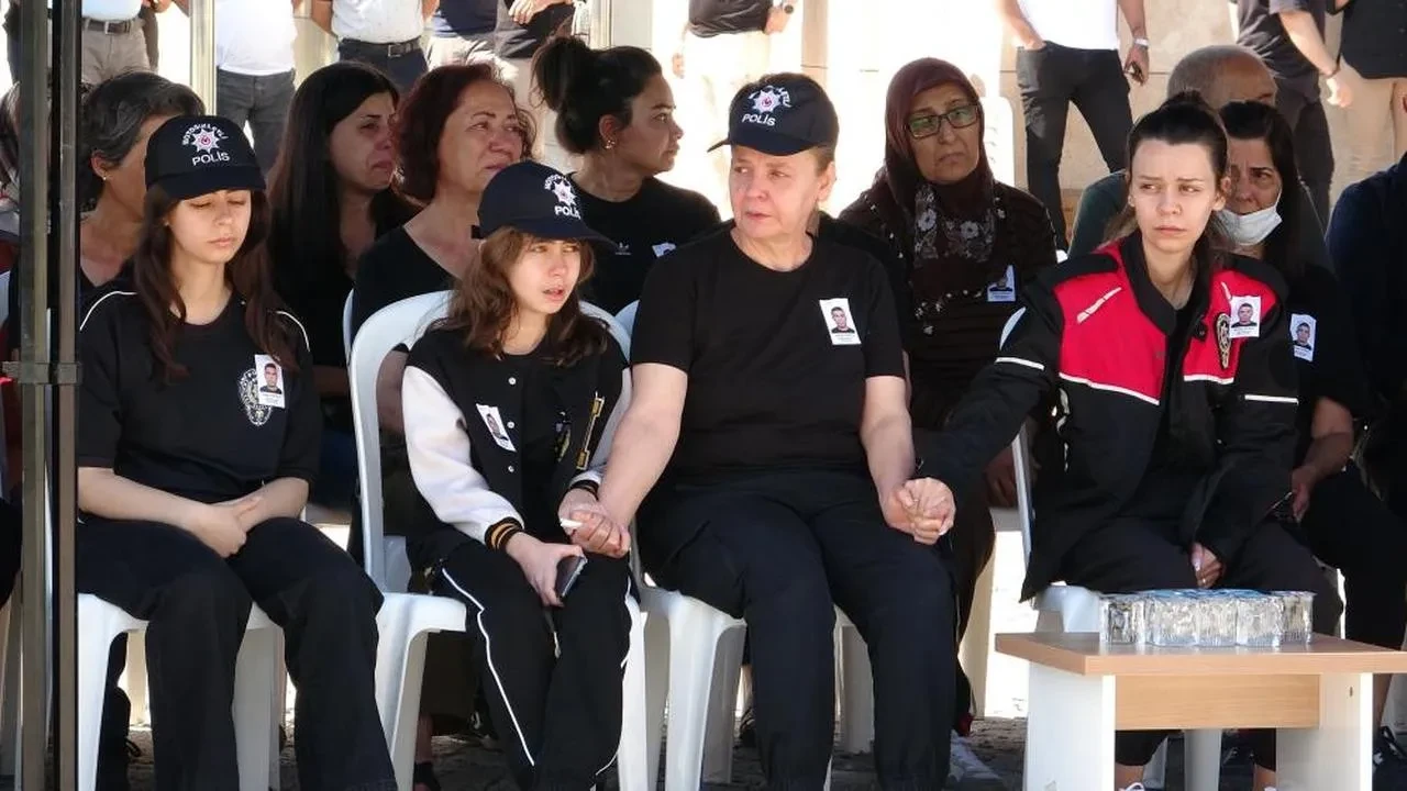 Polis memuru Yahya Süslü'ye kızlarından üniformalı veda