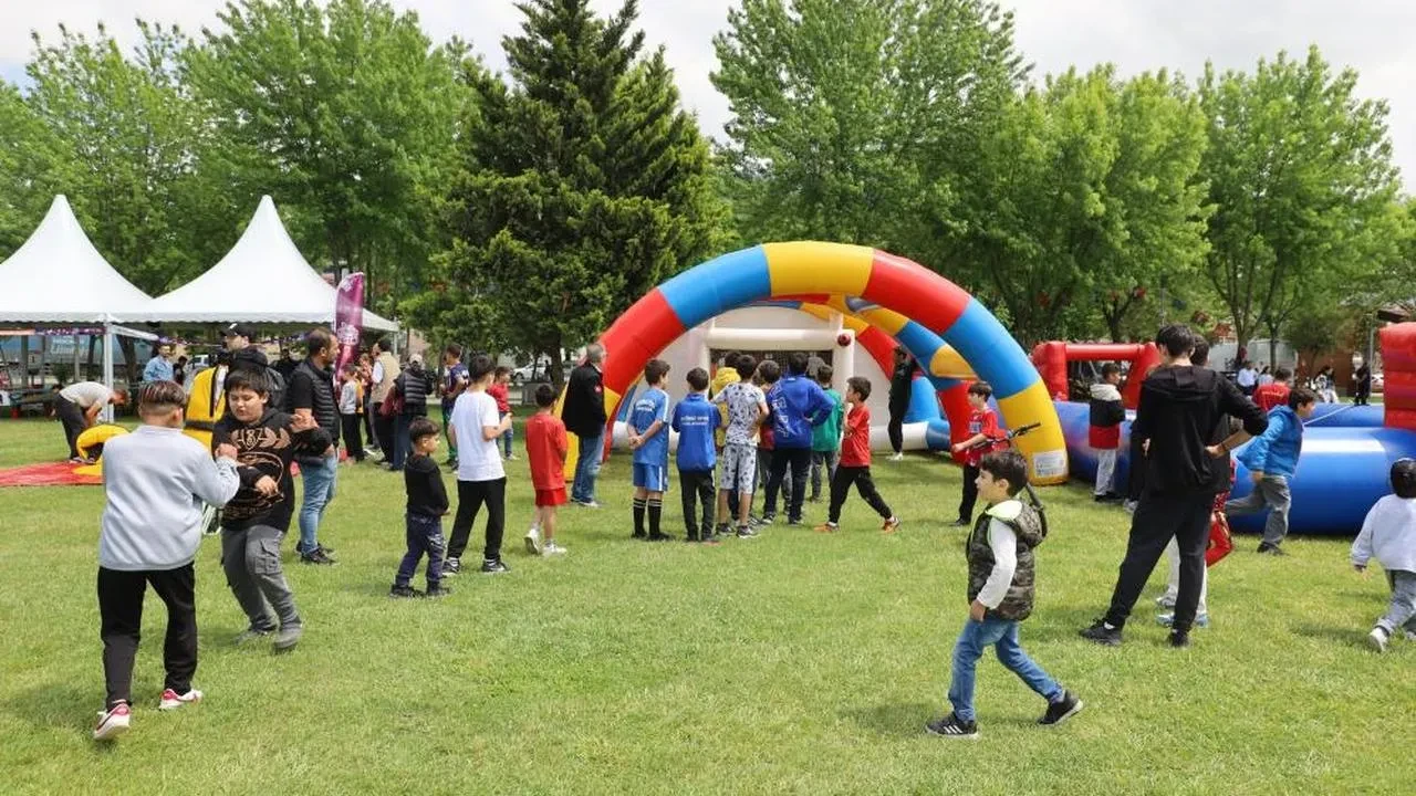 Bursa'da 19 Mayıs gençlik şenliği başladı