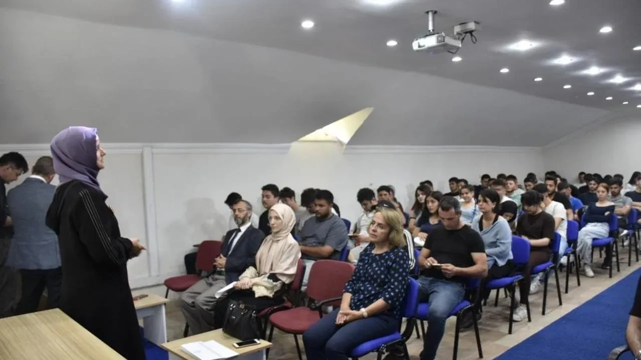 Köyceğiz Müftülüğü’nden üniversiteli gençlere seminer: Dijital iletişim ve sanal gençlik