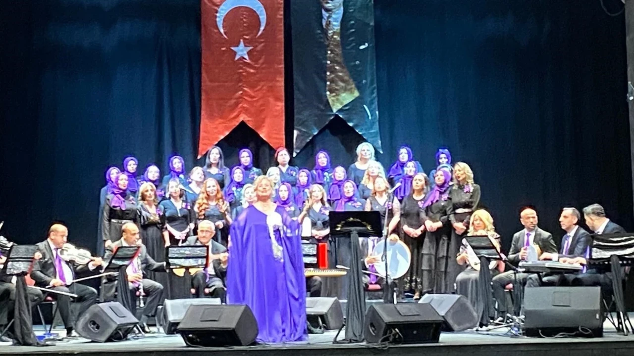 Türkiye’nin ilk otizm anneler korosu muhteşem bir konserle izleyicileri büyüledi
