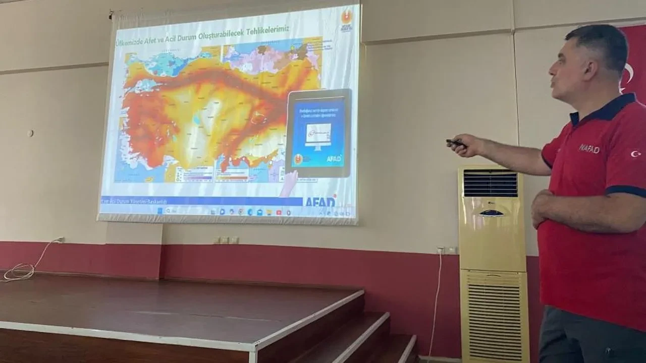 Eğitim alan gençler, afete karşı bilinçleniyor: Bozdoğan MYO'da ilk yardım eğitimi verildi