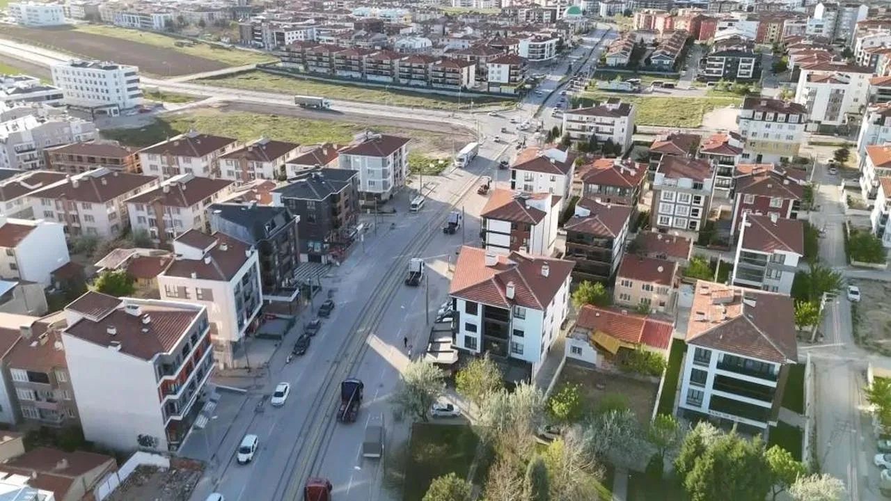 Eskişehir'de 15 tırlık düğün konvoyu: Amcasından yeğenine büyük jest