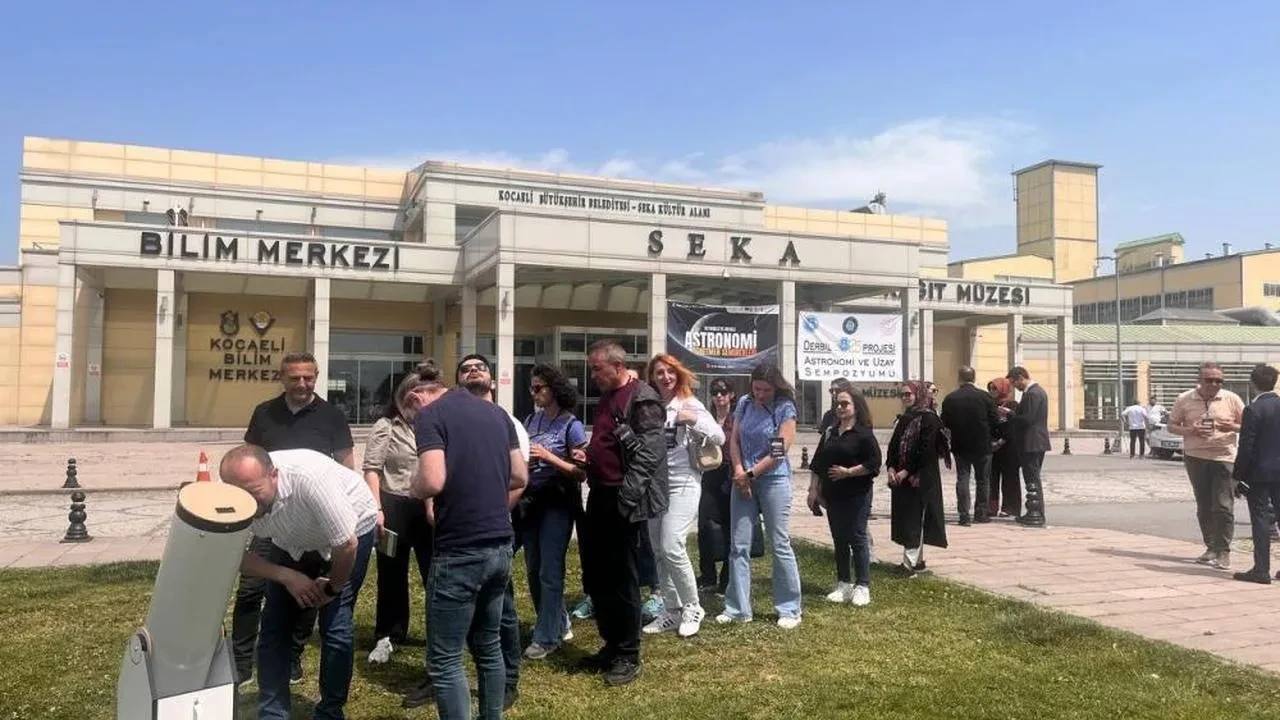 Gençler gökyüzünün sırlarını keşfettiler: Kocaeli bilim merkezi'nde astronomi eğitimi