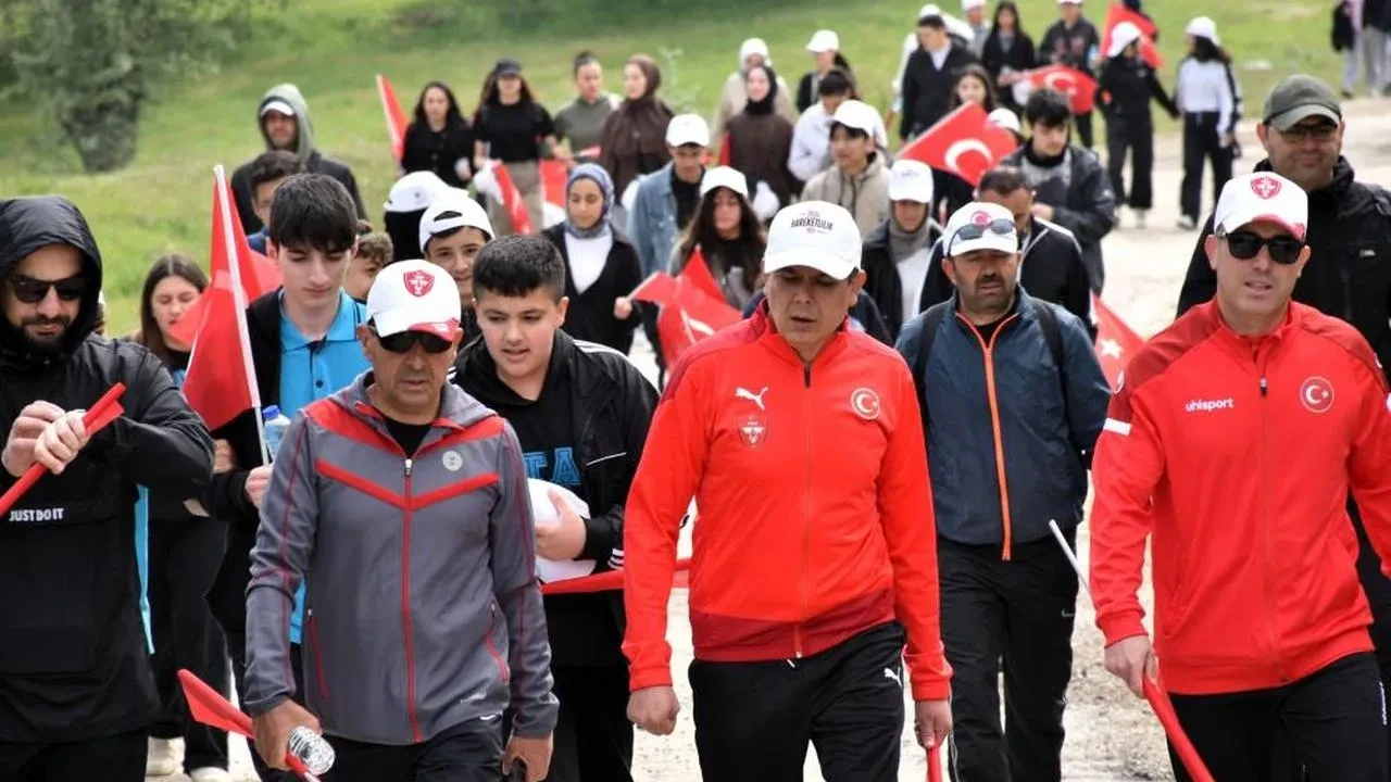 Söğüt'te Gençlik ve Spor Bayramı'na coşkulu kutlama: Doğa yürüyüşü yapıldı