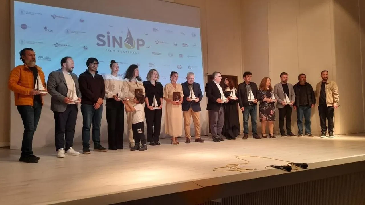 Sinop Film Festivali sona erdi: "Neredeyse Kesinlikle Yanlış" En İyi Film ödülüyle taçlandırıldı