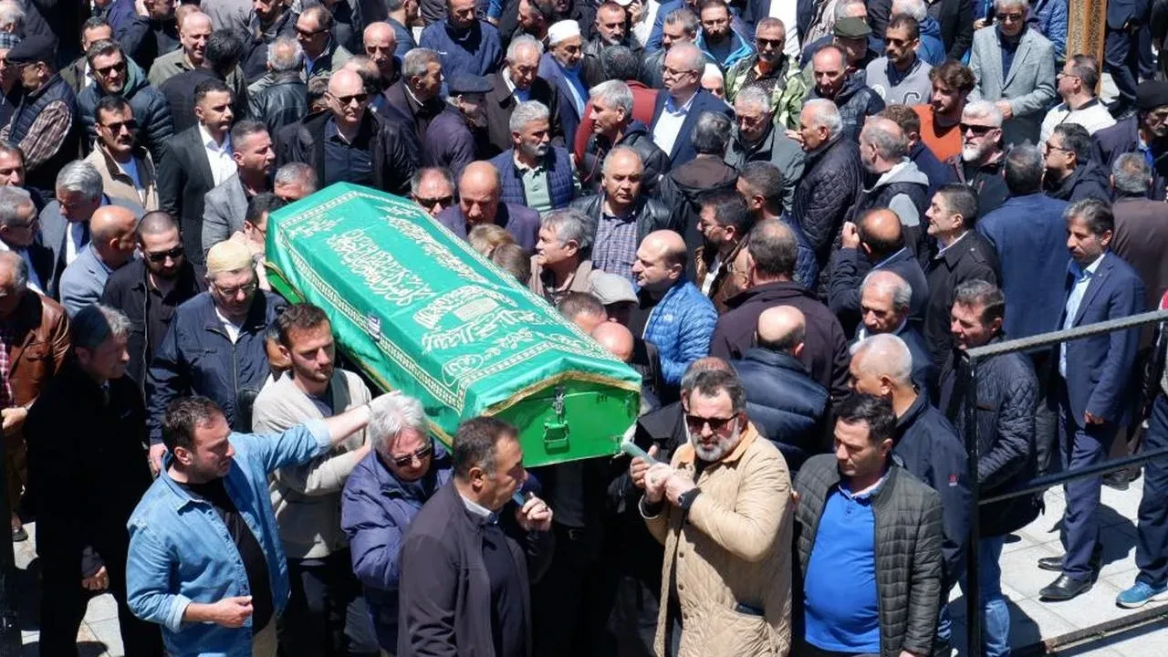 Erzurum'un sevilen avukatı Sadrettin Haşıloğlu'na veda... Cenaze töreni Narmanlı Cami'nde yapıldı