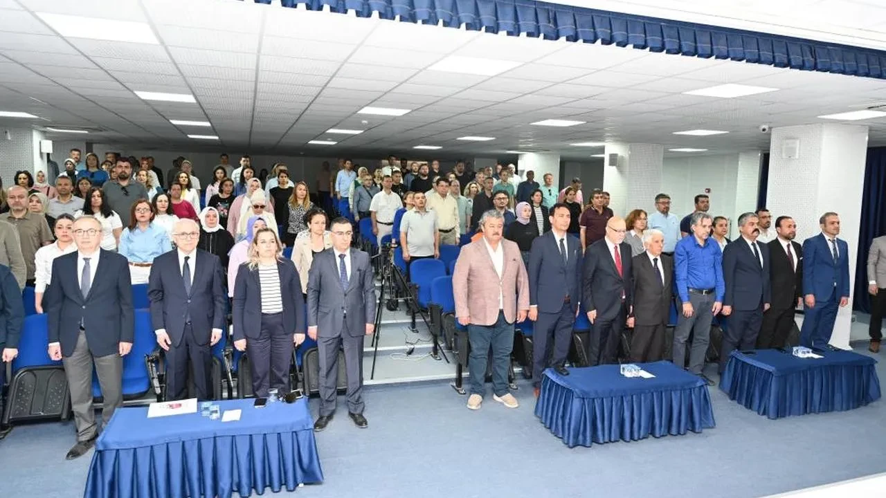 Denizli'de öğretmenlere yönelik milli mücadele konferansı: Tarihimiz derinlemesine incelendi