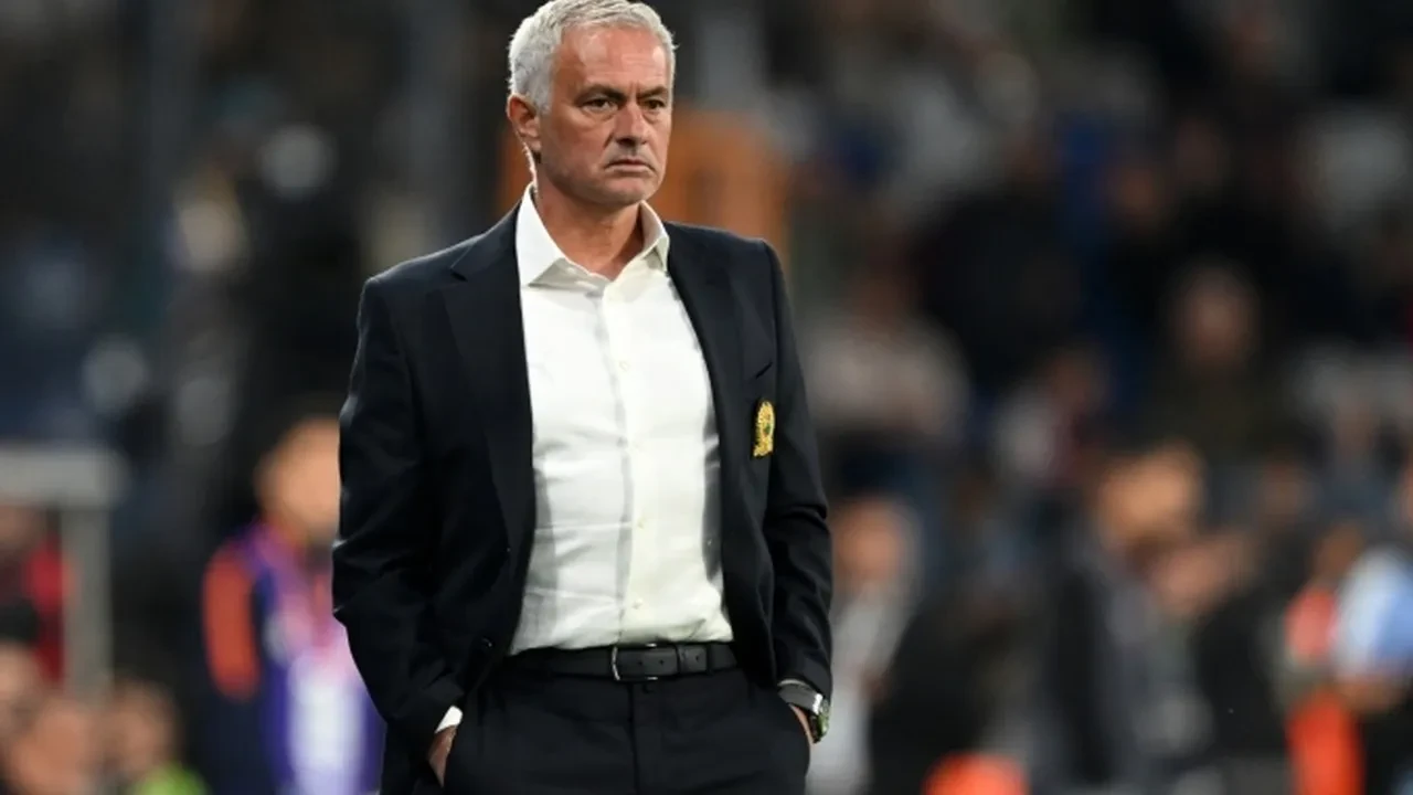 Mourinho'nun Fenerbahçe geleceği tehlikede: Avrupa ve Arabistan'dan teklif yağmuru