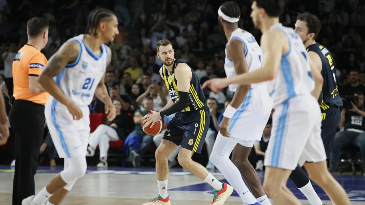 Türk Telekom Fenerbahçeyi yenerek seriyi eşitledi