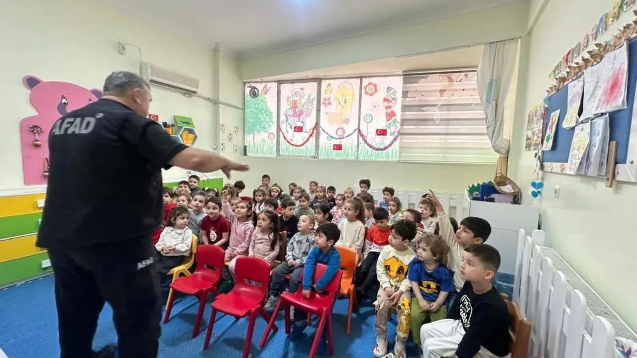 Miniklere AFAD'tan afet ve yangın eğitimi: Gelecek nesiller için güvenli adımlar atıldı
