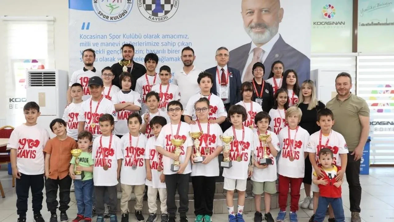 Kocasinan'da 19 Mayıs coşkusu: Gençler satranç turnuvasında yarıştı!