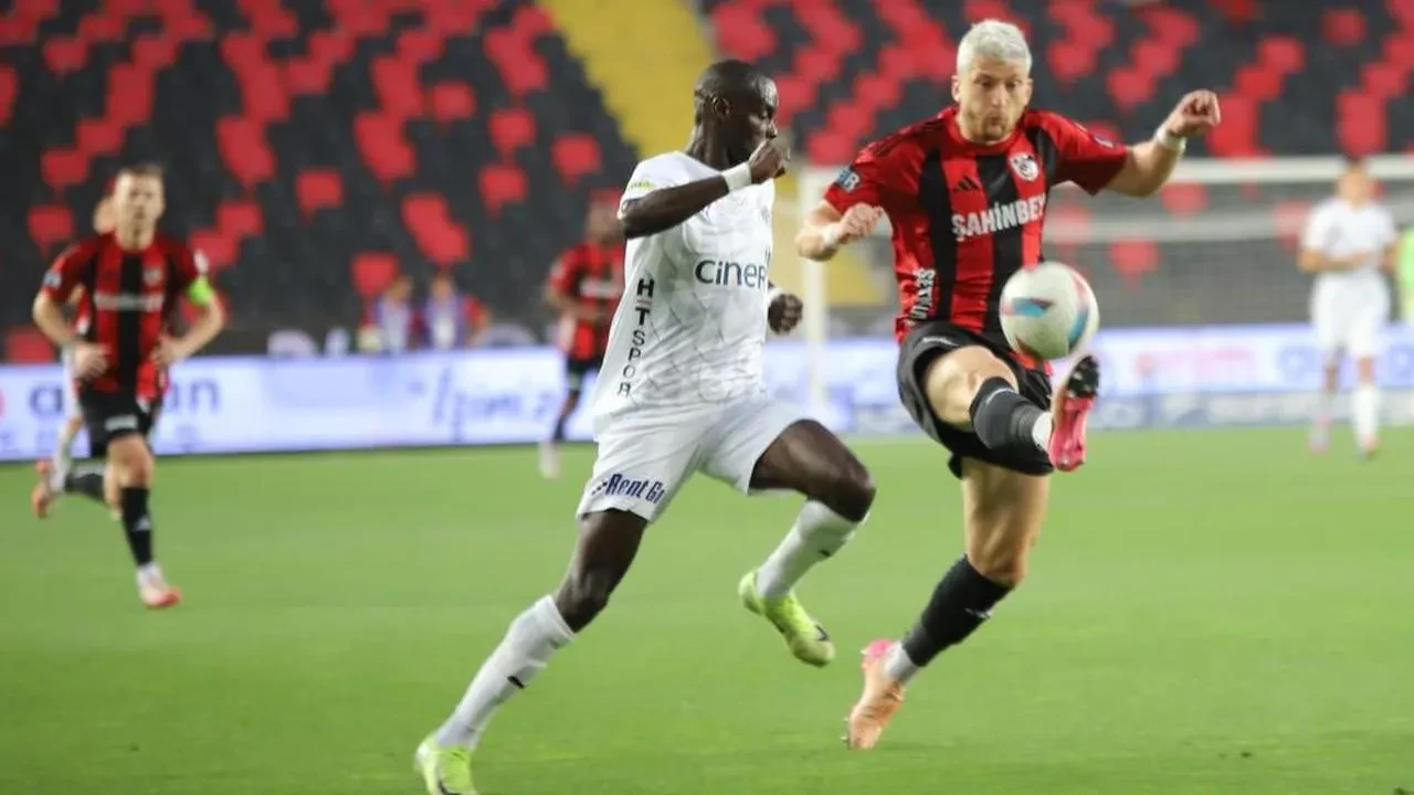 Gaziantep FK ilk yarıda Kasımpaşa'yı iki golle geçti