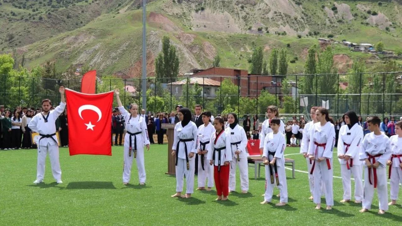 Oltu'da 19 Mayıs coşkusu: Gençlik, spor ve sanat buluştu!