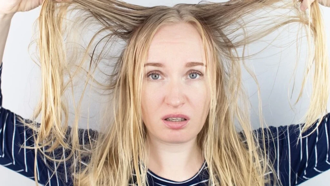 Saç yağlanmasına veda! Lavanta kürü ile kepek ve yağlanmayı nasıl yenirsiniz?