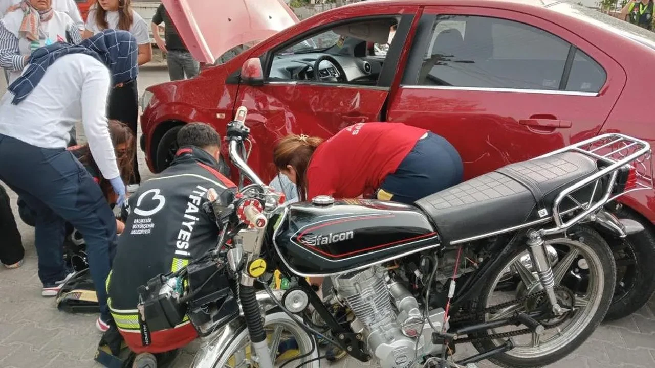 Balıkesir'de motosiklet kazası: Sürücü hastaneye kaldırıldı