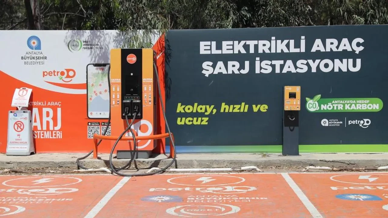 Antalya Büyükşehir Belediyesi'nden temiz geleceğe yatırım: Elektrikli araç şarj istasyonu altyapısı güçleniyor