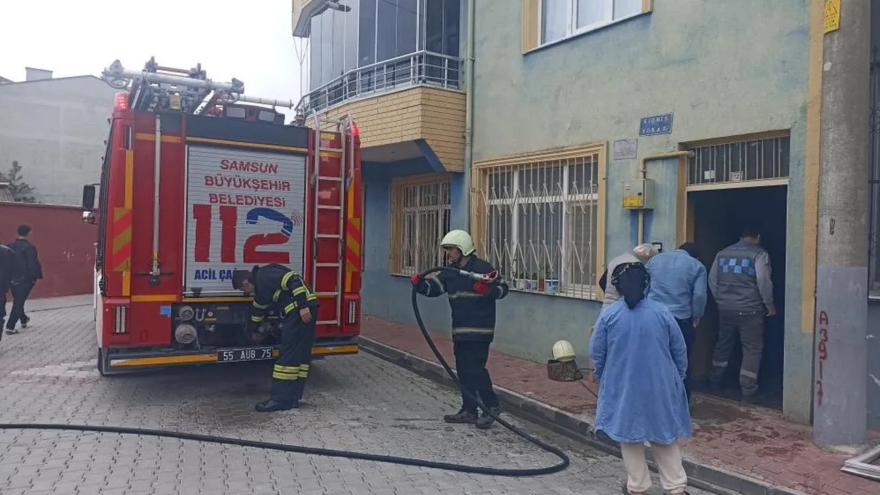 Bafra'da yangın paniği: İtfaiye yangına kısa sürede müdahale etti