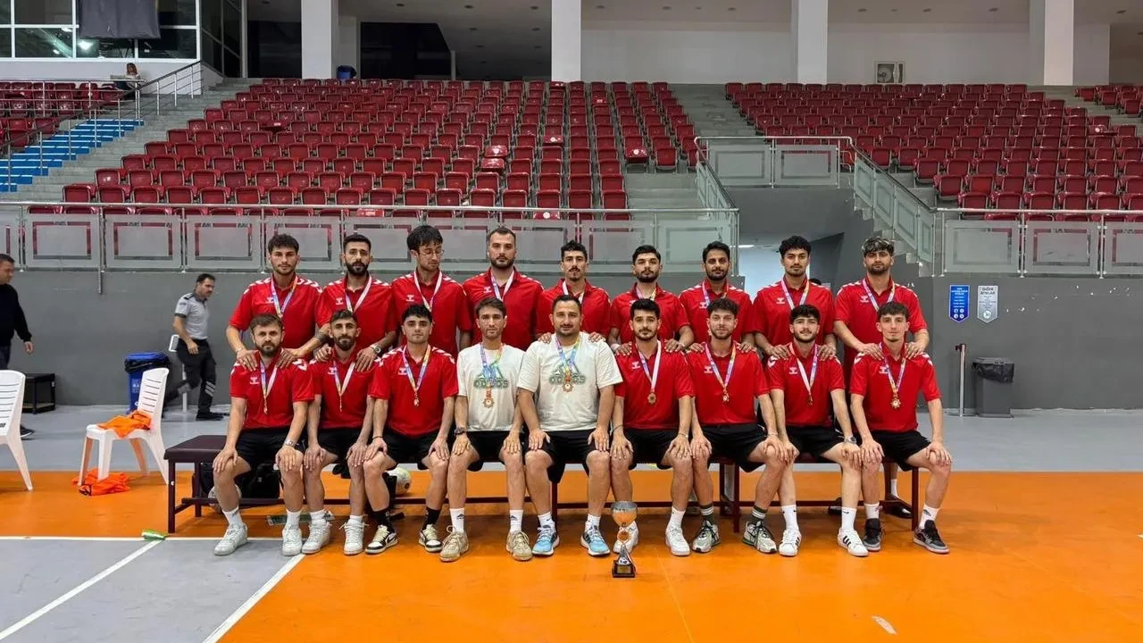 Atatürk Üniversitesi salon futbolunda Süper Lige yükseldi