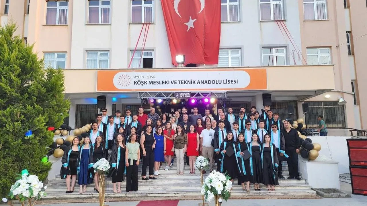 Köşk Mesleki ve Teknik Anadolu Lisesi'nde coşkulu mezuniyet töreni