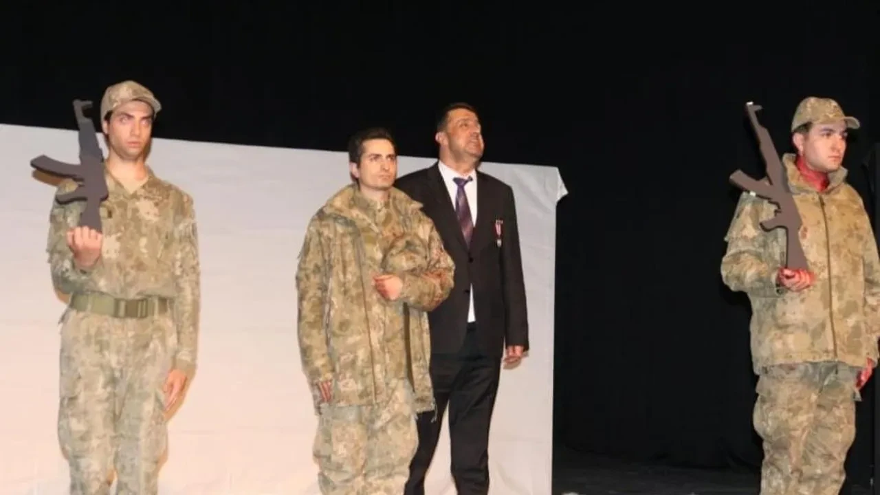 Malatya'nın Kahramanı: Gazi Yalçın Yedek'in hikayesi tiyatroda yeniden canlandı