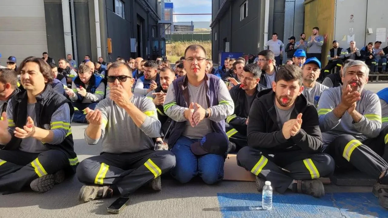 Ravago İşçileri Grev Uyarısında Bulundu: "Ya Taleplerimize Kulak Verirsiniz Ya Direniş Başlar!''