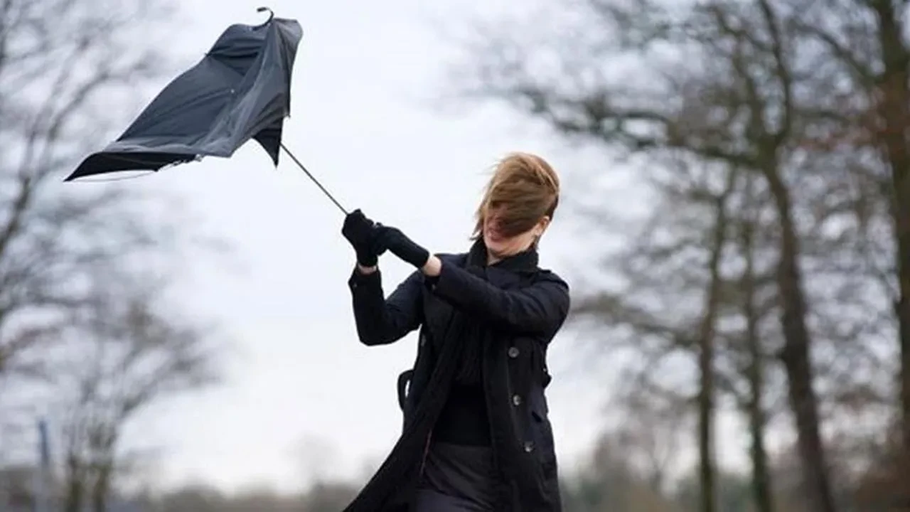 Uşak'ta fırtına alarmı! 16 Mayıs'ta şiddetli rüzgar bekleniyor, uzmanlar önlemlerinizi almanız konusunda uyarıyor