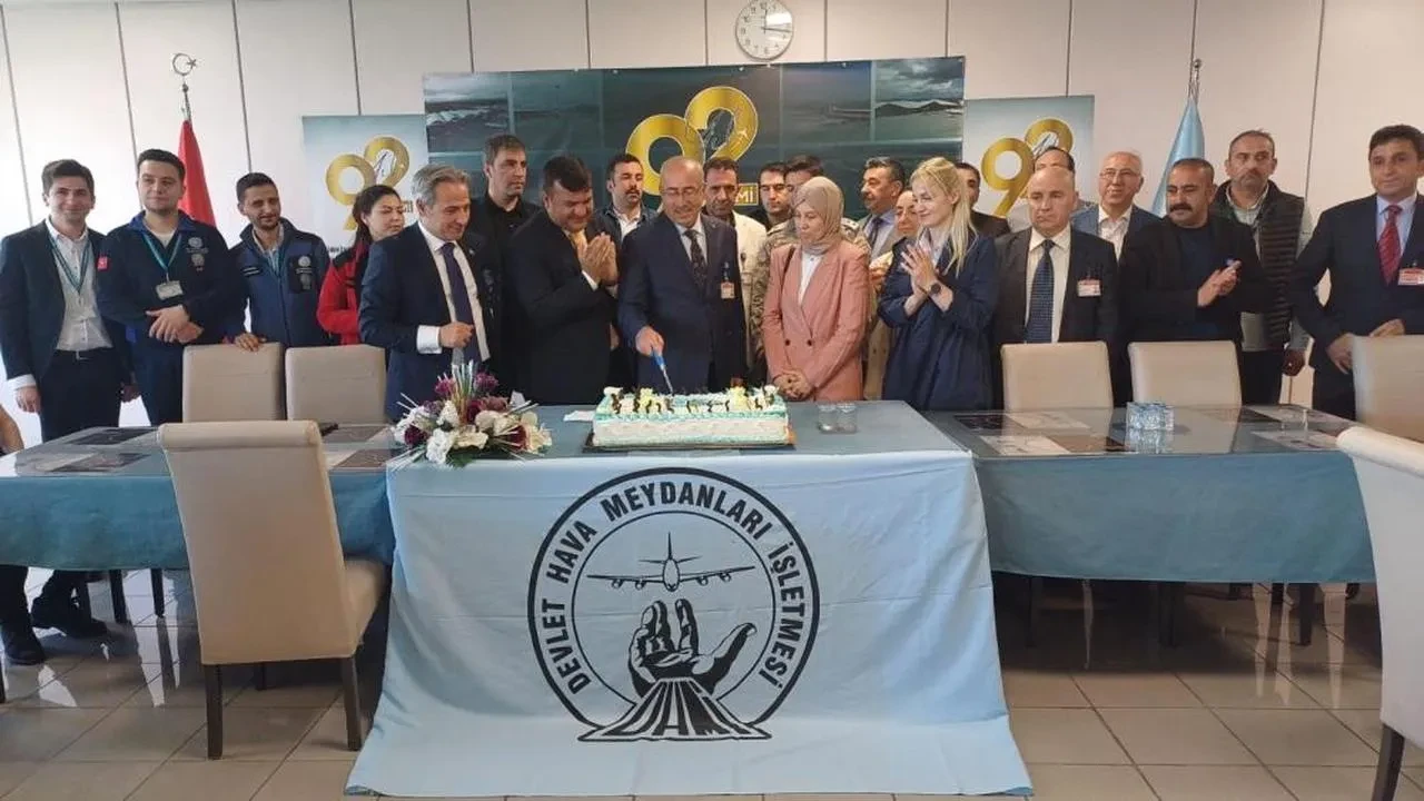 Erzurum Havalimanı'nda DHMİ'nin 92. kuruluş yılı coşkuyla kutlandı