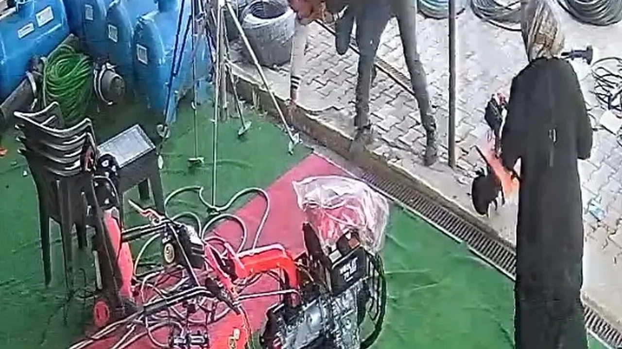 Gümüşhane'de bıçaklı saldırıya uğrayan kadın esnafın sayesinde kurtuldu