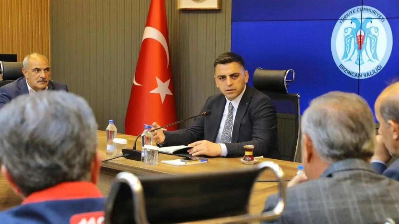 Erzincan'da afetlerle ilgili kritik toplantı yapıldı: Hızlı müdahale için ne gibi adımlar atılacak?