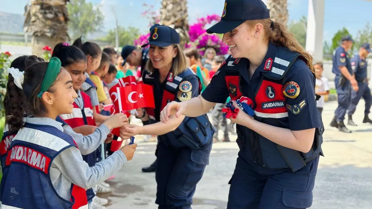 Buharkent ilkokul öğrencileri Jandarma mesleğini keşfetti