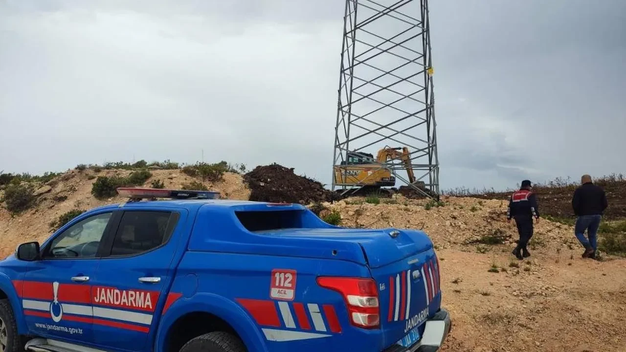 Didim'de Jandarma, izinsiz hazine kazısını engelledi! A.Y. hakkında yasal süreç başlatıldı.