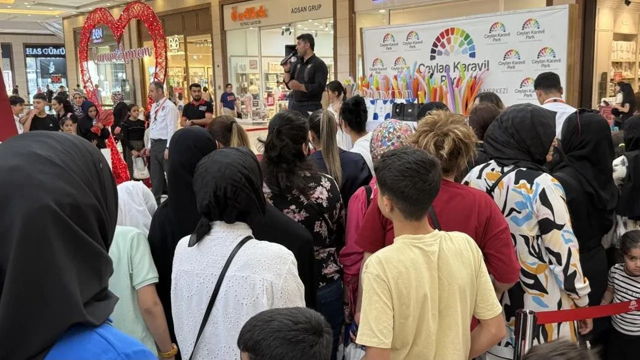 Diyarbakır'da Anneler Günü coşkusu: Sevgi dolu şiirler ve eğlenceli oyunlarla kutlandı